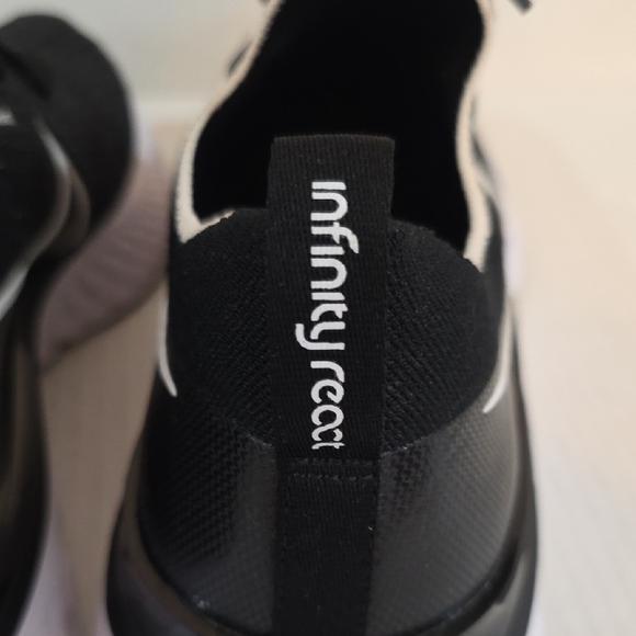 Nike Infinity React Flyknit Men's Black and White Sneakers Size 9.5 - Picture 7 of 13